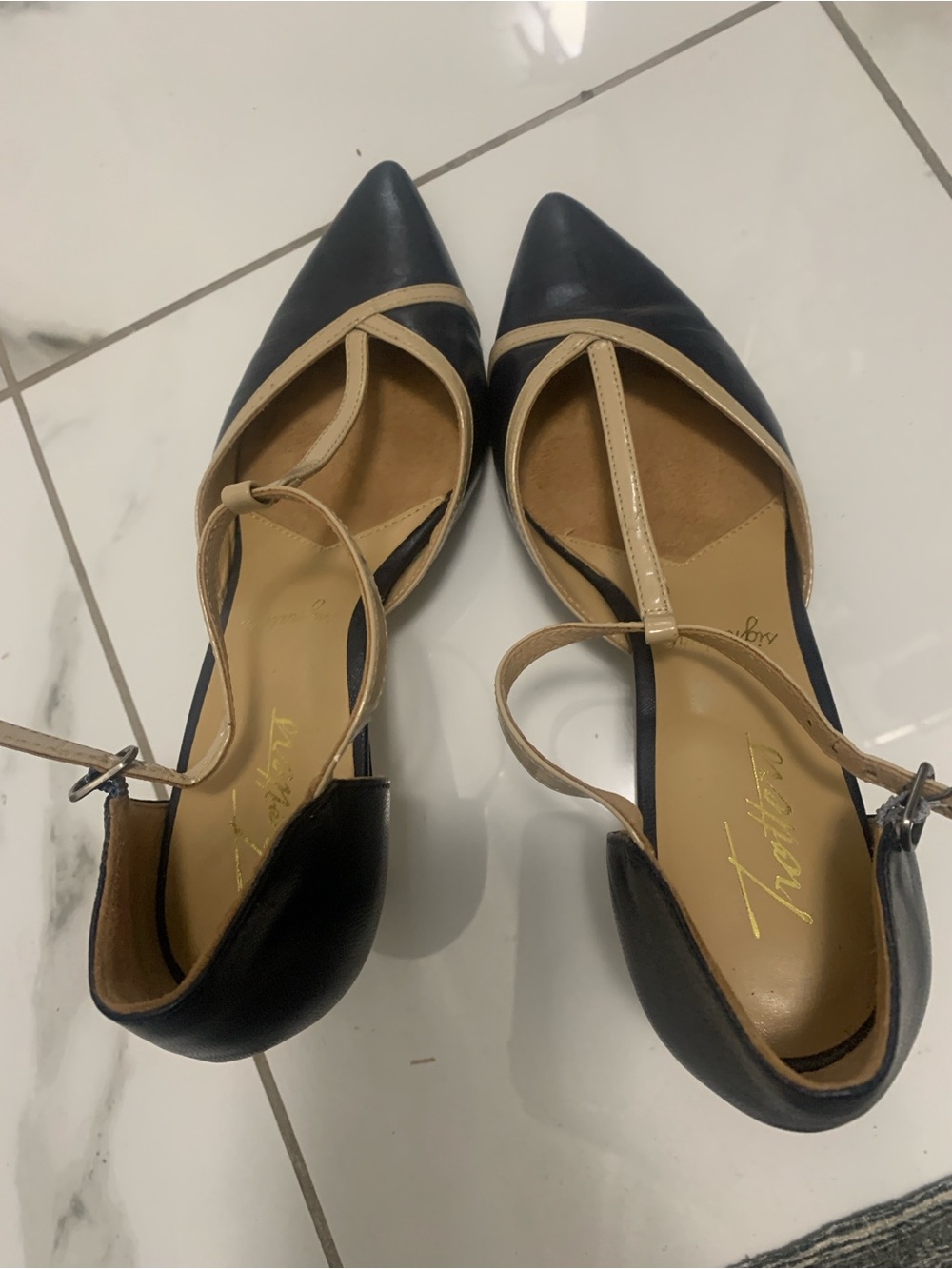 Trotters leather Navy Pointed T‑Strap Heels with Tan Trim